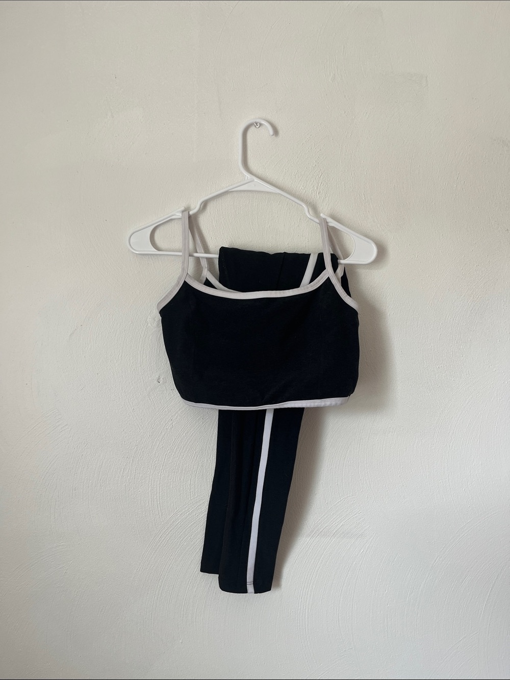 Beyond Yoga Black and White Piped Workout Set